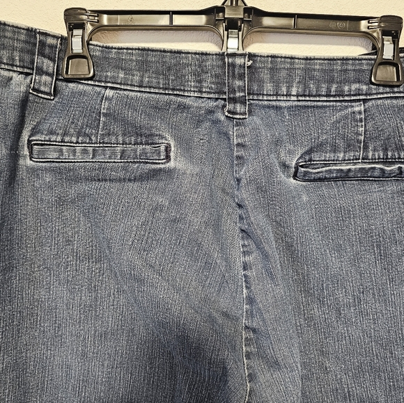 L.L.Bean Classic Blue Denim Women's Capri Jeans Size 16 - Picture 5 of 8